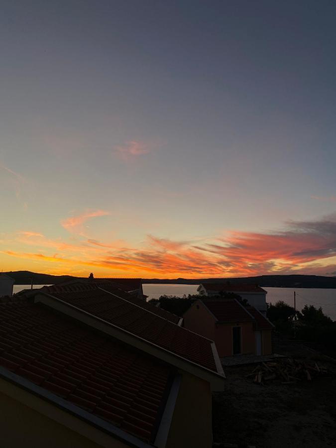 Apartments Mikecin Novigrad  Buitenkant foto