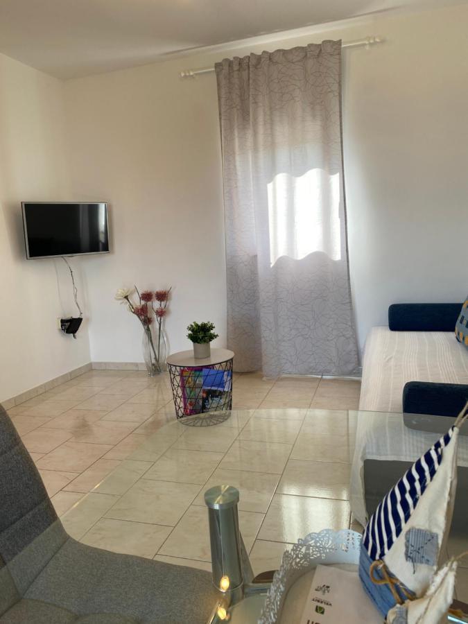 Apartments Mikecin Novigrad  Buitenkant foto