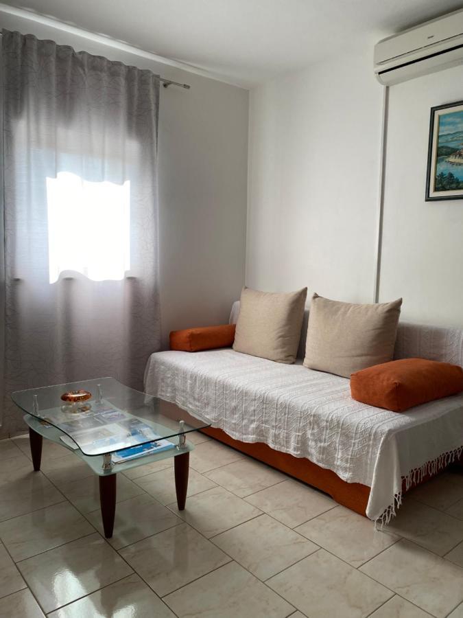 Apartments Mikecin Novigrad  Buitenkant foto